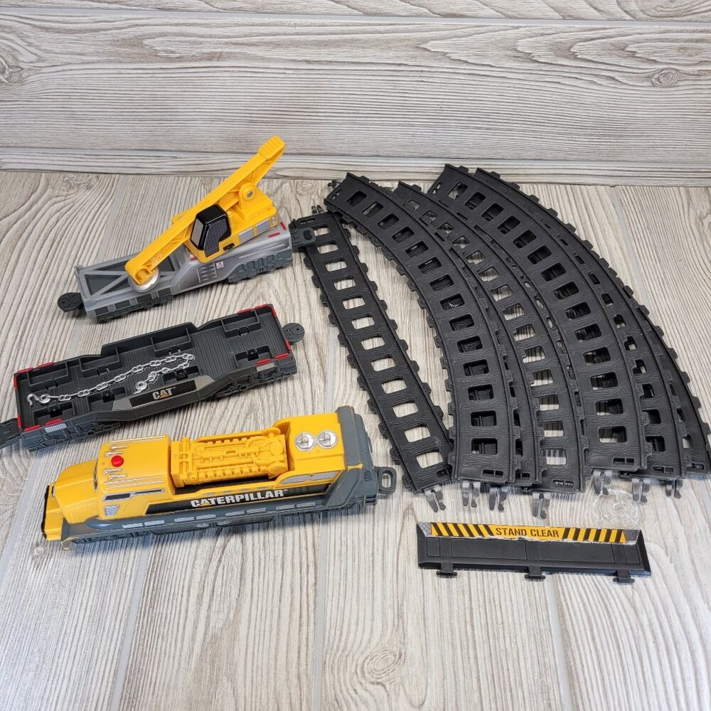 Toy State‎ Caterpillar Construction Express Train Track Set Motorized Locomotive